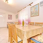 In - Insel 7480 Διαμέρισμα Vir